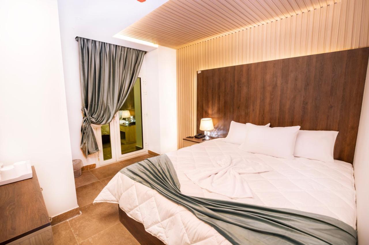 Blue Pyramids Eyes Hotel 3*
