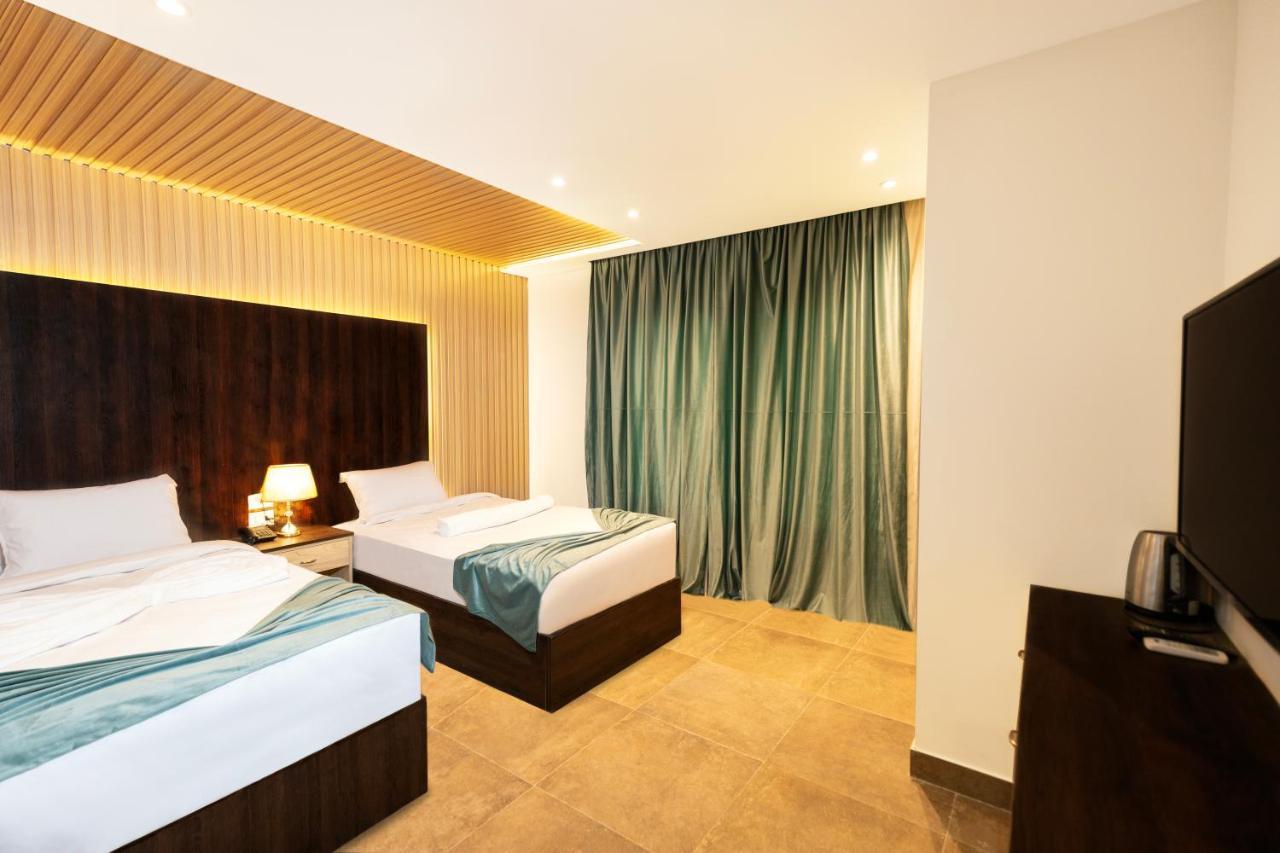 Blue Pyramids Eyes Hotel 3*
