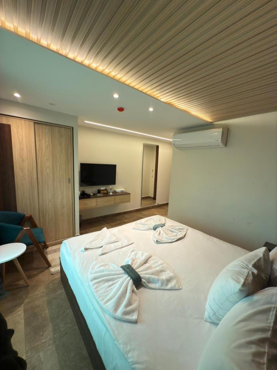 Blue Pyramids Eyes Hotel Al Kawm al Akhdar