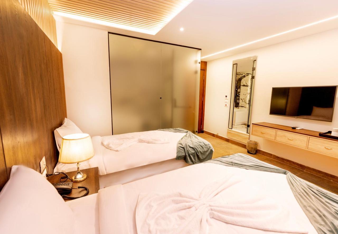 Blue Pyramids Eyes Hotel Al Kawm al Akhdar