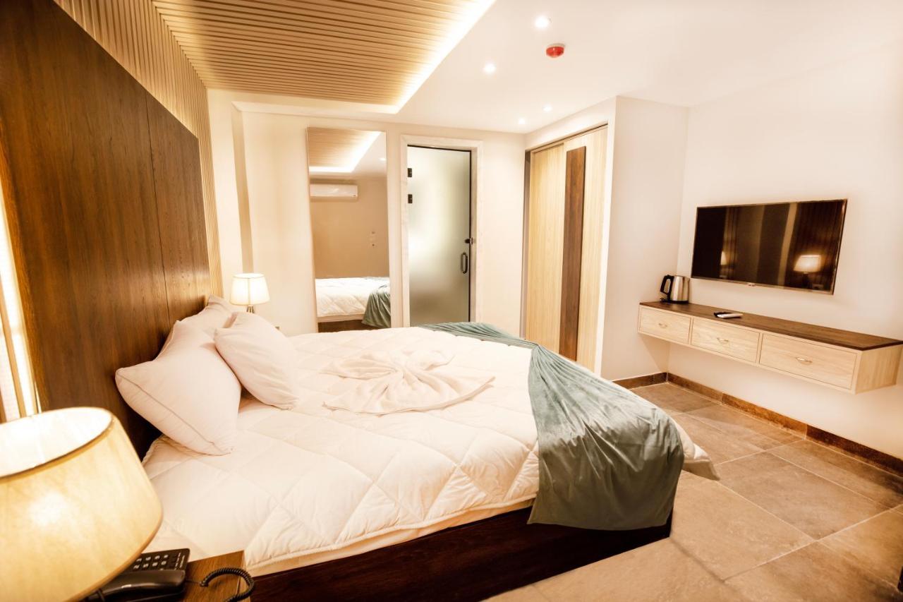 Blue Pyramids Eyes Hotel Отель